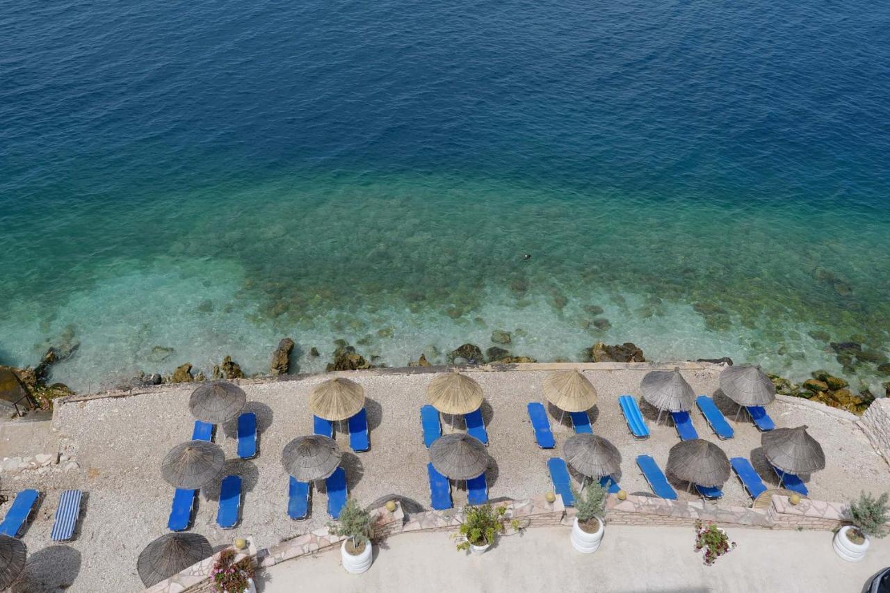 Blue Bay Hotel Sarande Bagian luar foto