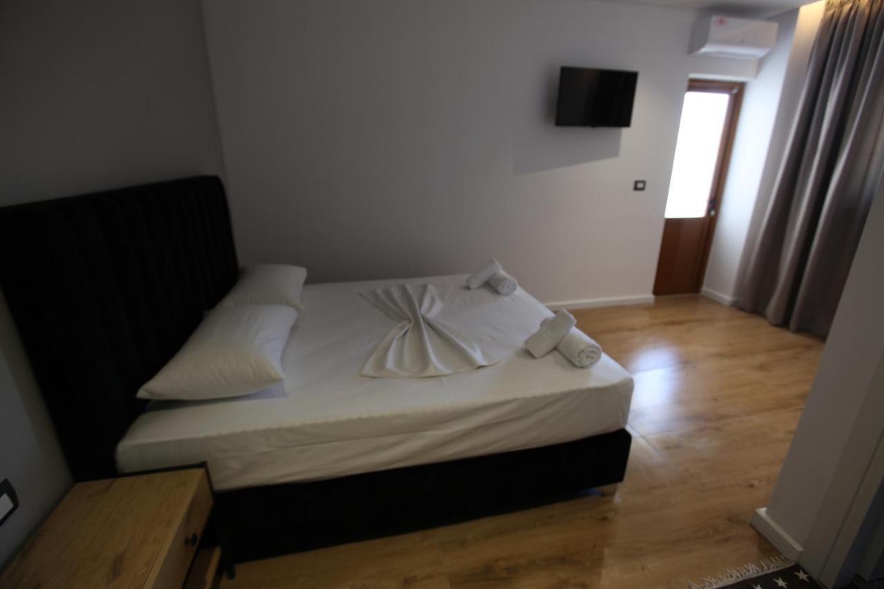 Blue Bay Hotel Sarande Bagian luar foto