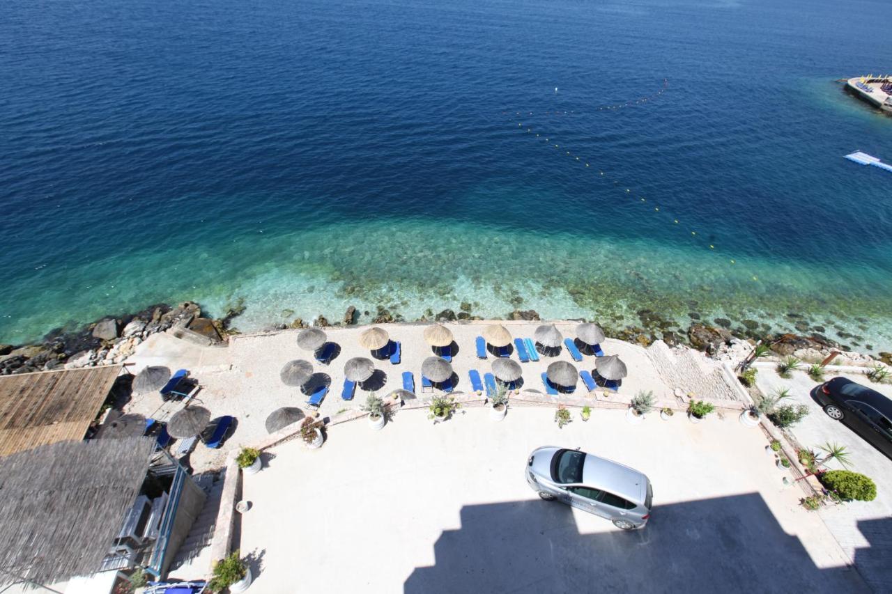 Blue Bay Hotel Sarande Bagian luar foto