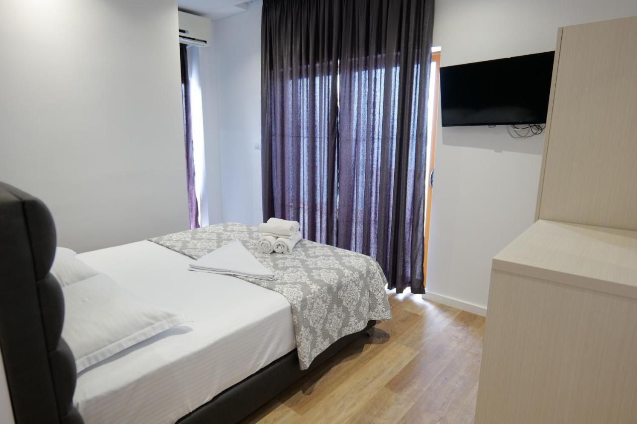 Blue Bay Hotel Sarande Bagian luar foto