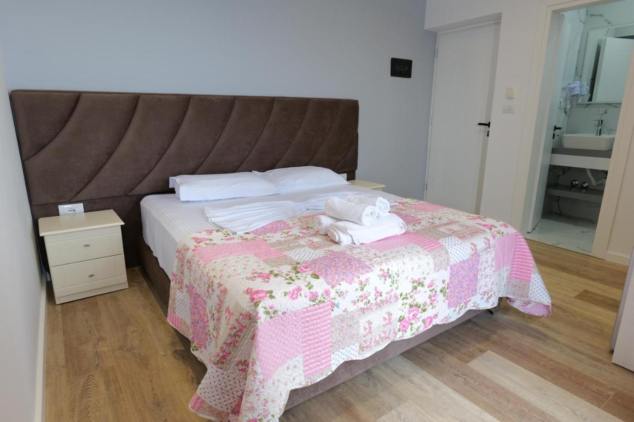 Blue Bay Hotel Sarande Bagian luar foto