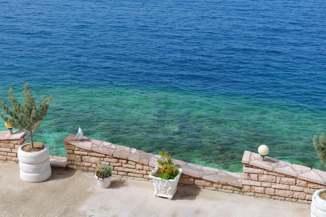 Blue Bay Hotel Sarande Bagian luar foto