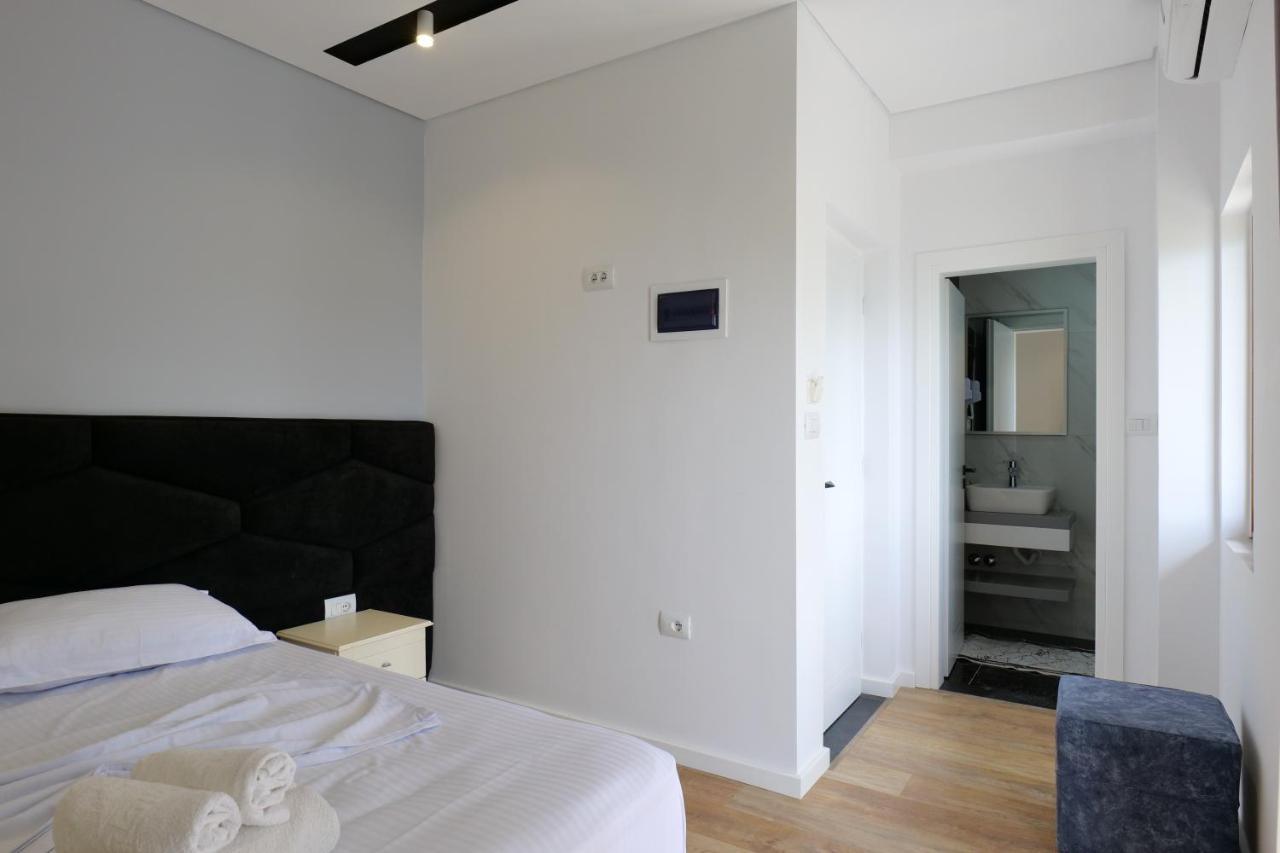 Blue Bay Hotel Sarande Bagian luar foto