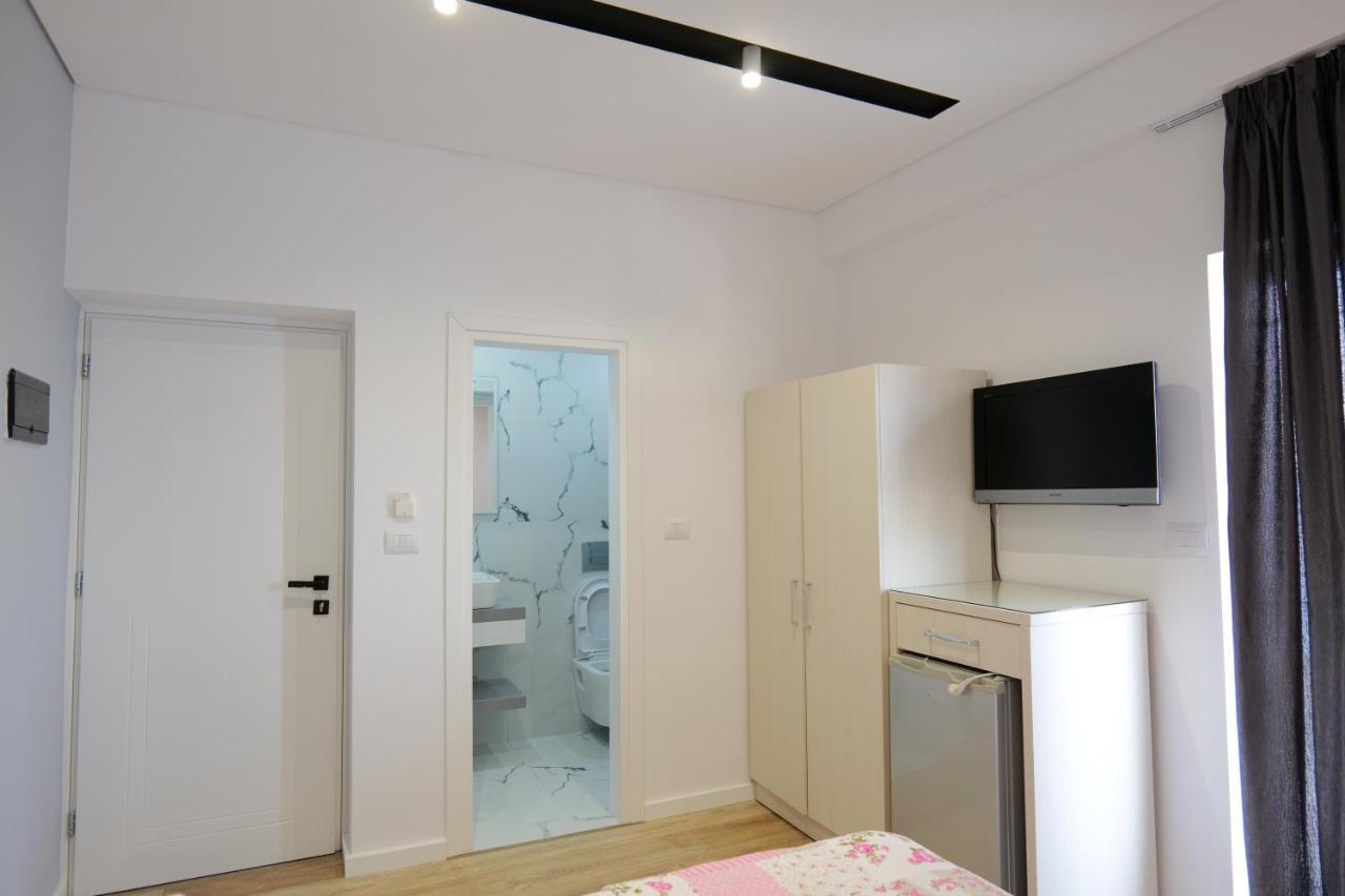 Blue Bay Hotel Sarande Bagian luar foto