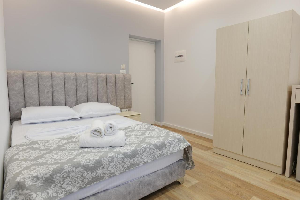 Blue Bay Hotel Sarande Bagian luar foto