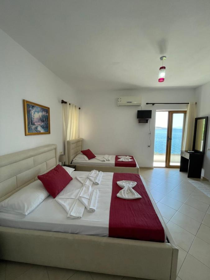 Blue Bay Hotel Sarande Bagian luar foto