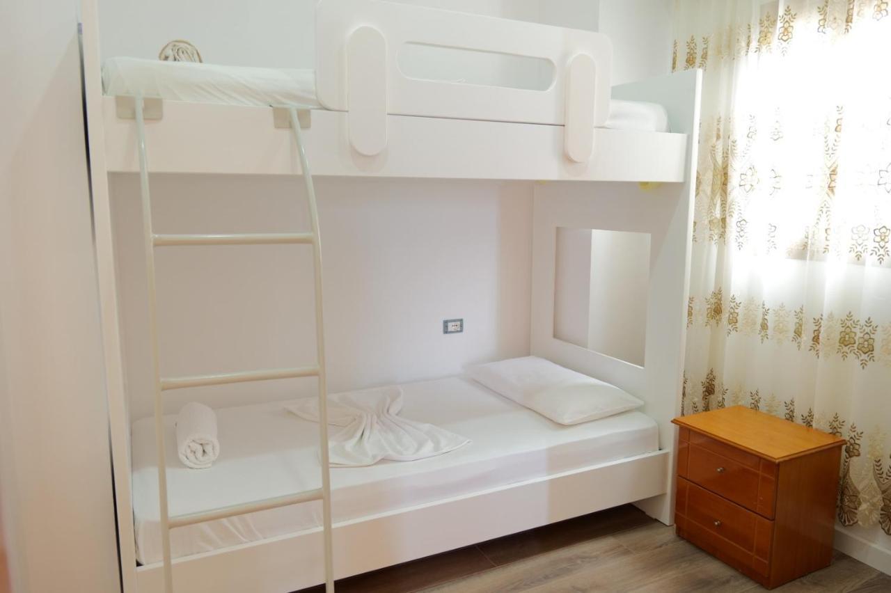 Blue Bay Hotel Sarande Bagian luar foto