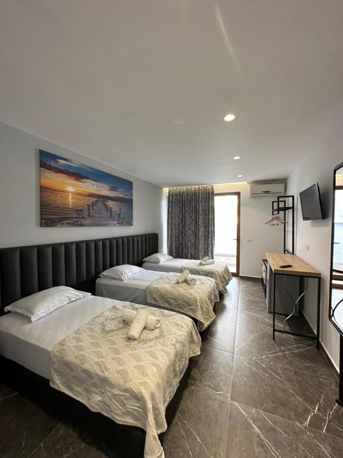 Blue Bay Hotel Sarande Bagian luar foto