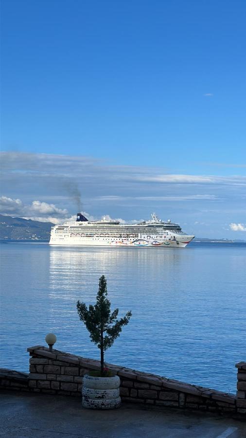 Blue Bay Hotel Sarande Bagian luar foto