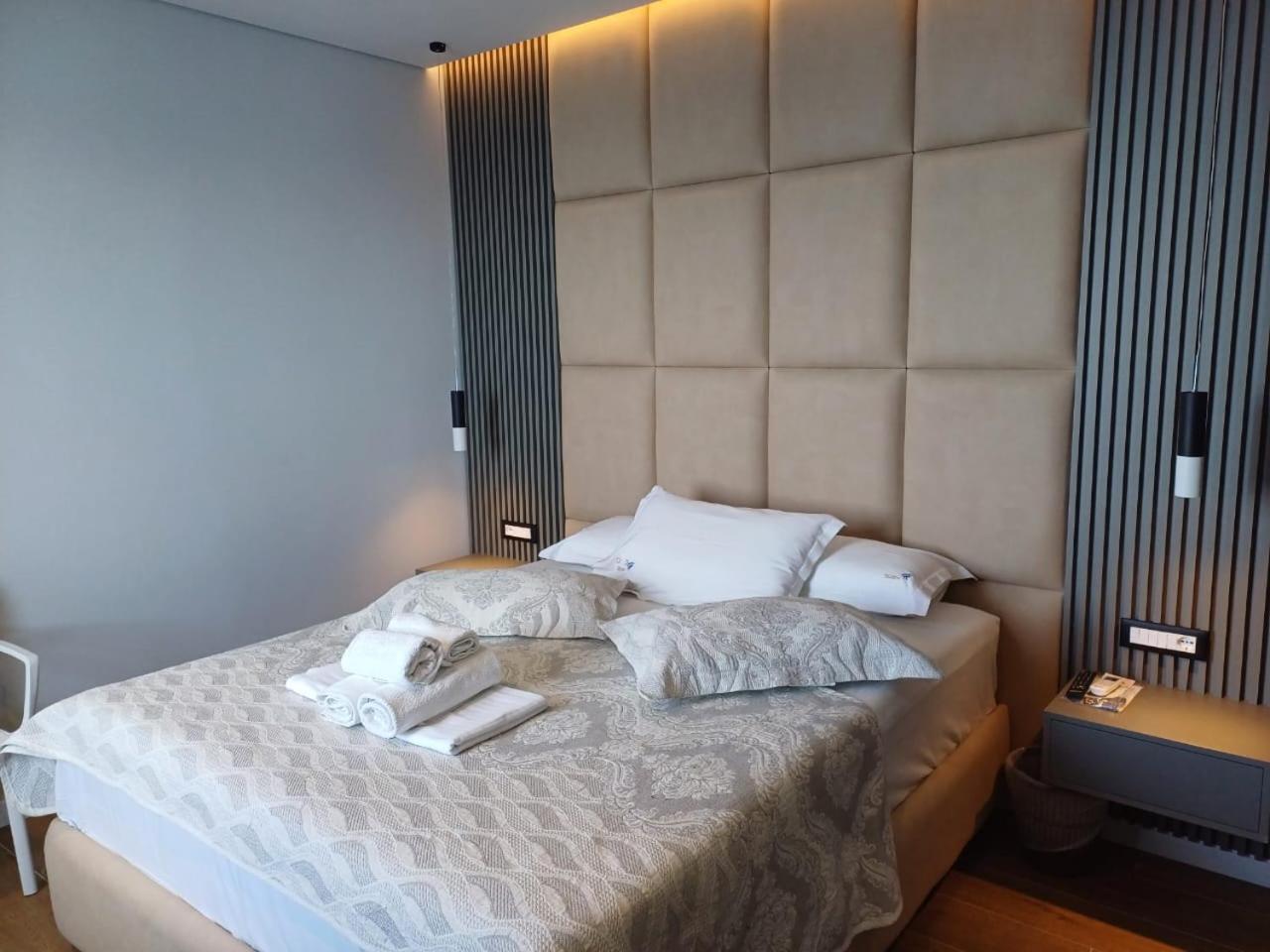 Blue Bay Hotel Sarande Bagian luar foto