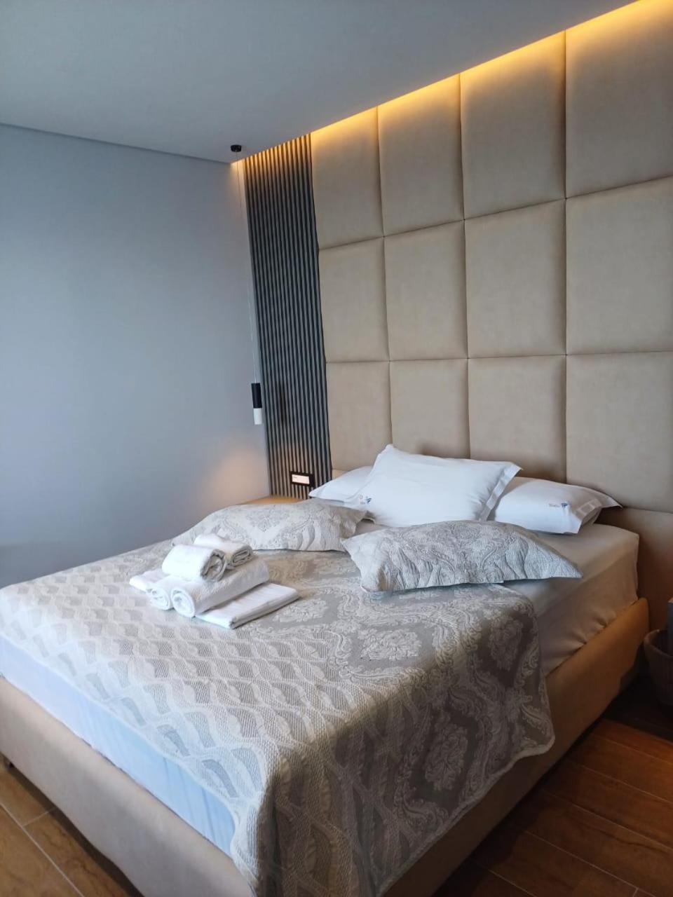 Blue Bay Hotel Sarande Bagian luar foto