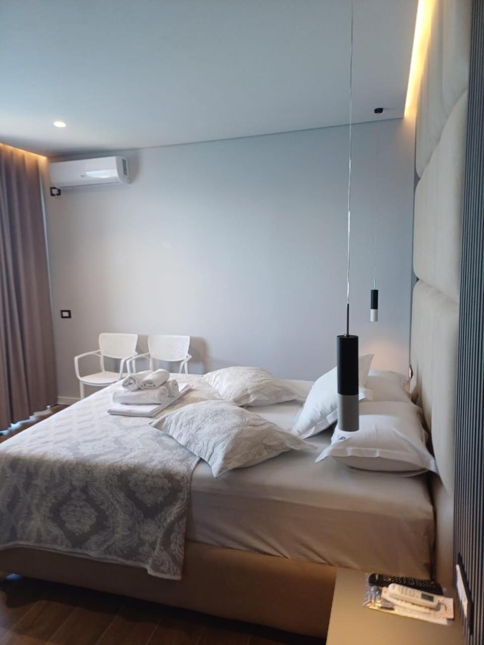 Blue Bay Hotel Sarande Bagian luar foto
