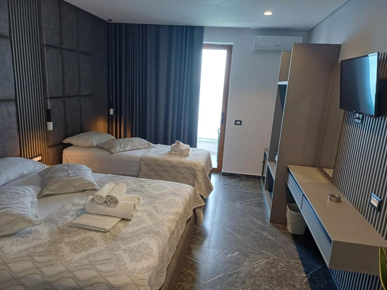 Blue Bay Hotel Sarande Bagian luar foto