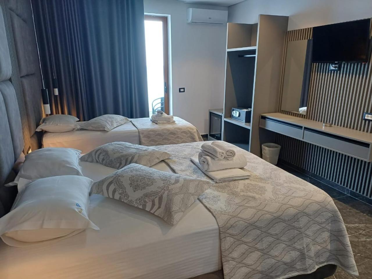 Blue Bay Hotel Sarande Bagian luar foto