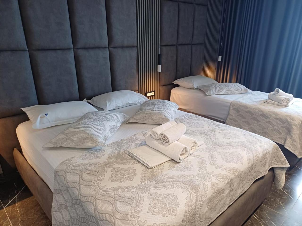 Blue Bay Hotel Sarande Bagian luar foto