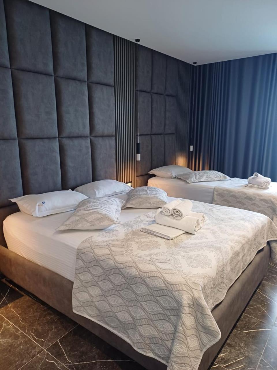Blue Bay Hotel Sarande Bagian luar foto