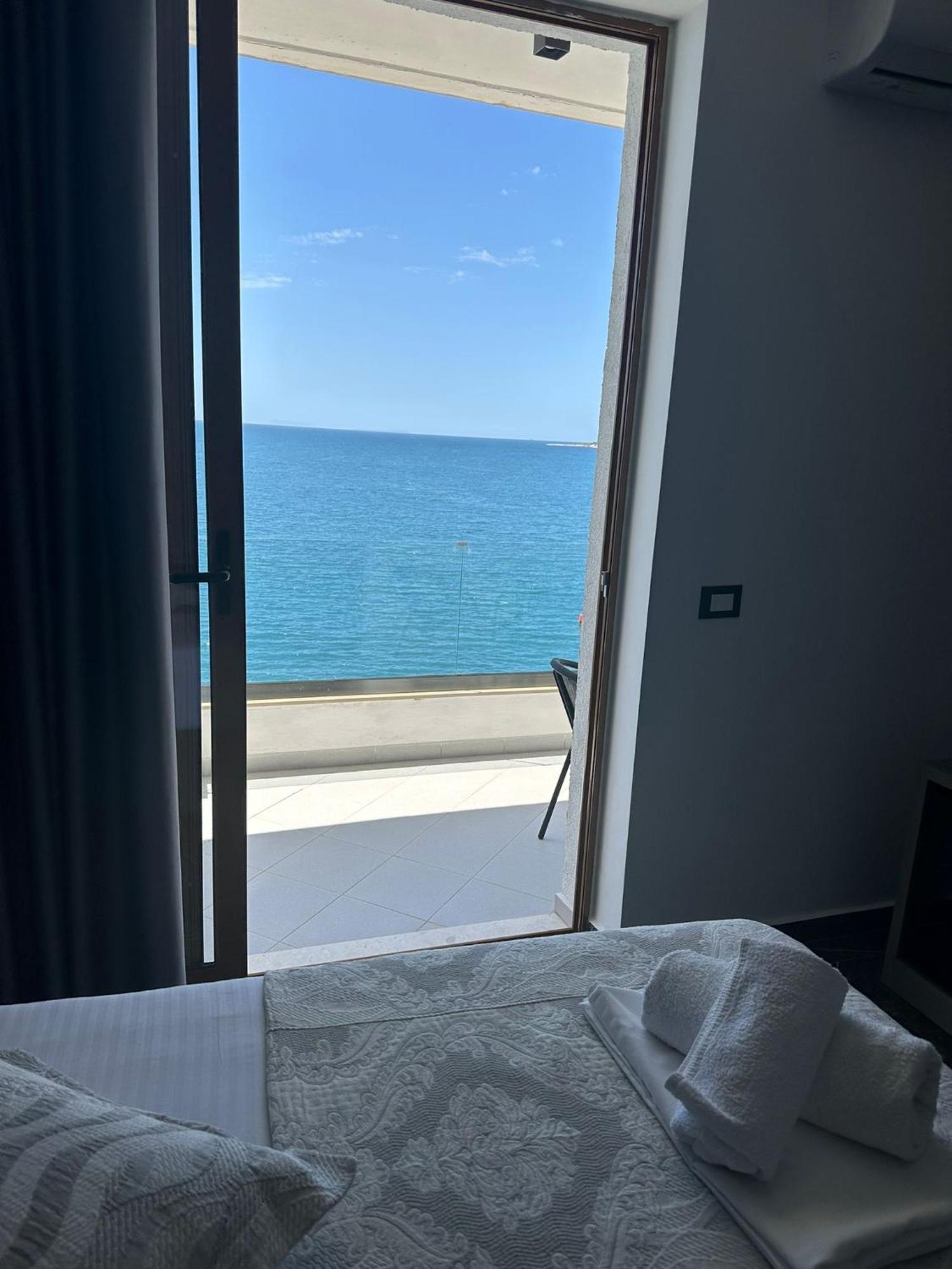 Blue Bay Hotel Sarande Bagian luar foto