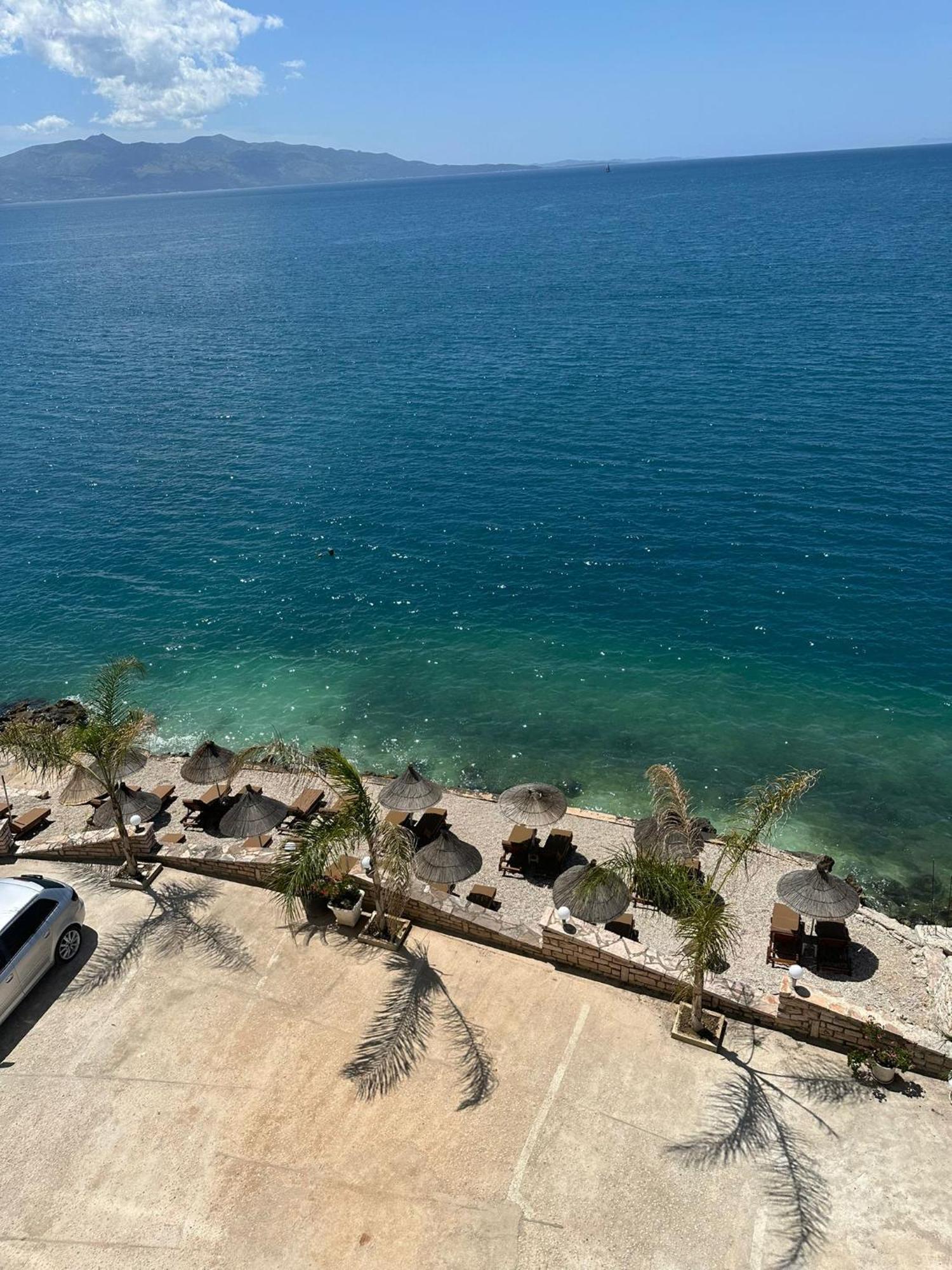 Blue Bay Hotel Sarande Bagian luar foto